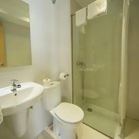 Hotel Embat 2*